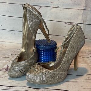Qupid Shimmering Gold Heels strappy 7.5